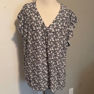 Jones & Co Black & White Floral Blouse